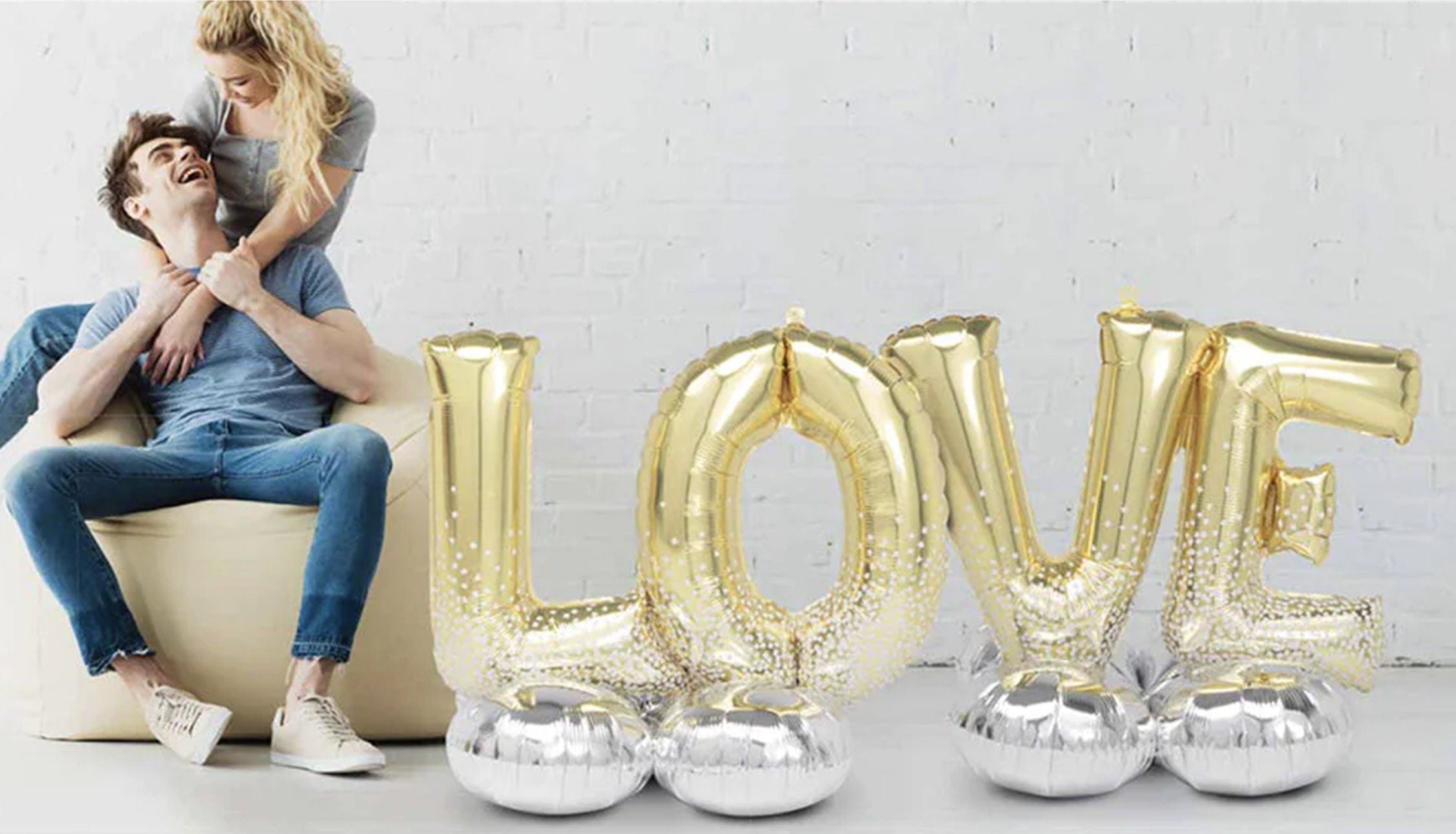 Red Foil Valentines Day Balloon Banner: Party Decor