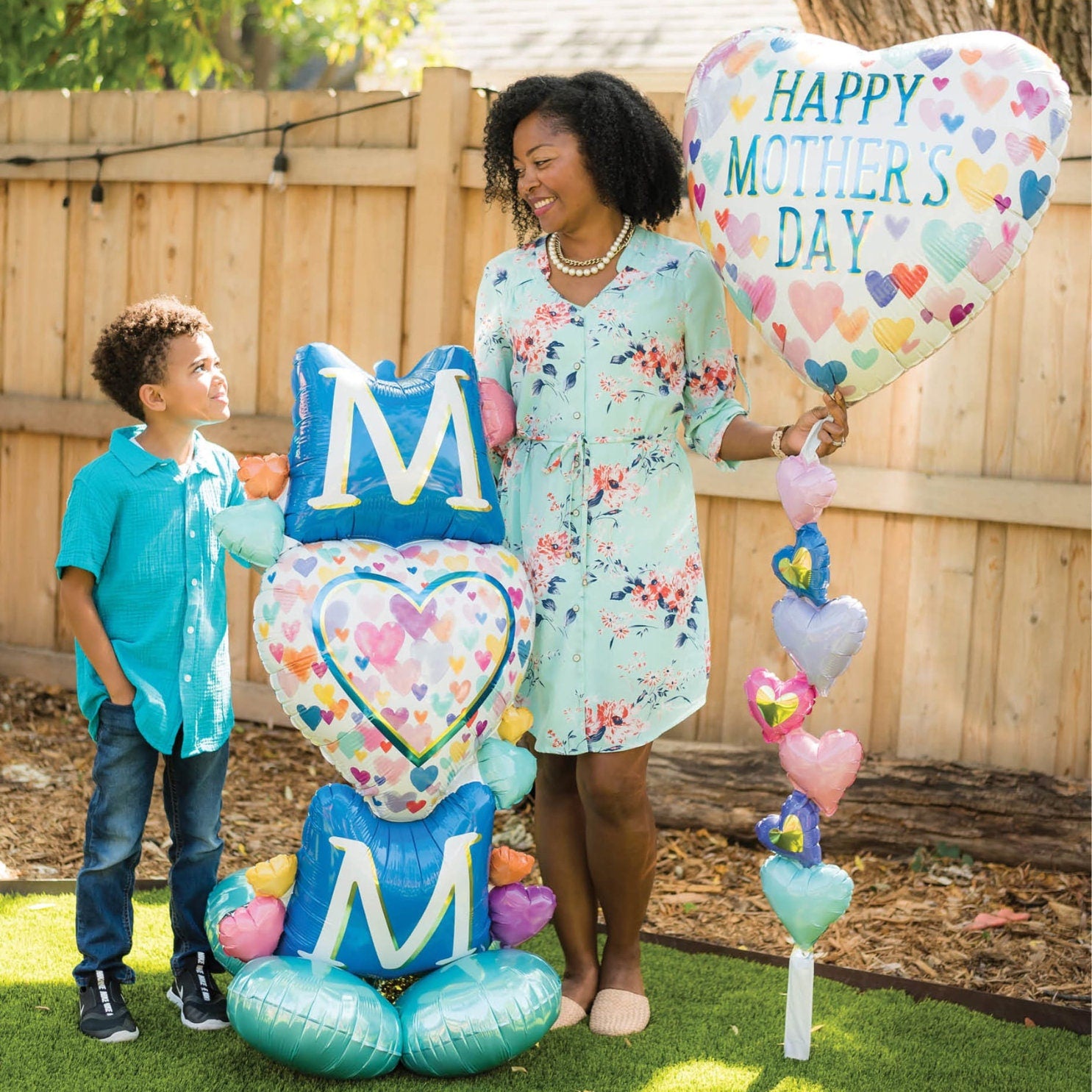 Floral Mother's Day Foil Balloons: 'Love You Mom' Party Decor