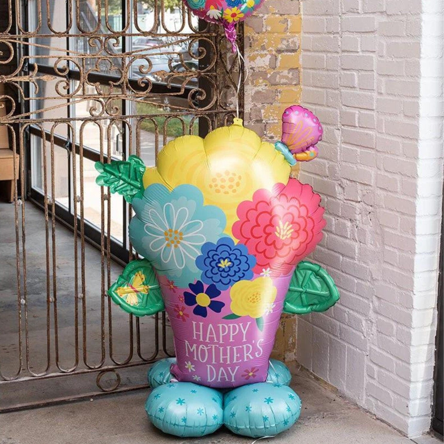 Floral Mother's Day Foil Balloons: 'Love You Mom' Party Decor